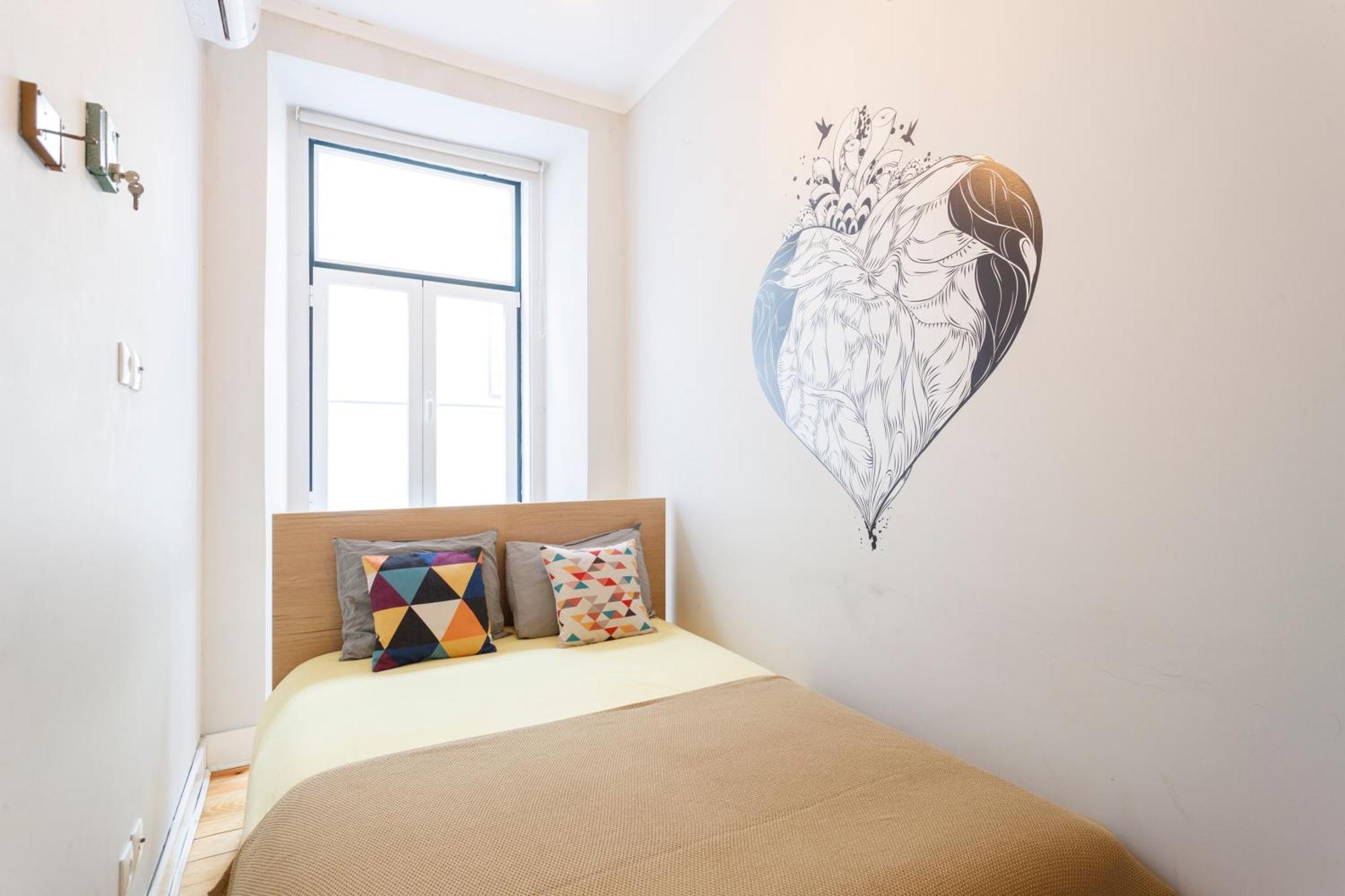 Pleasant Bedrooms In Shared House In The Center Of Praca Da Figueira * Lissabon