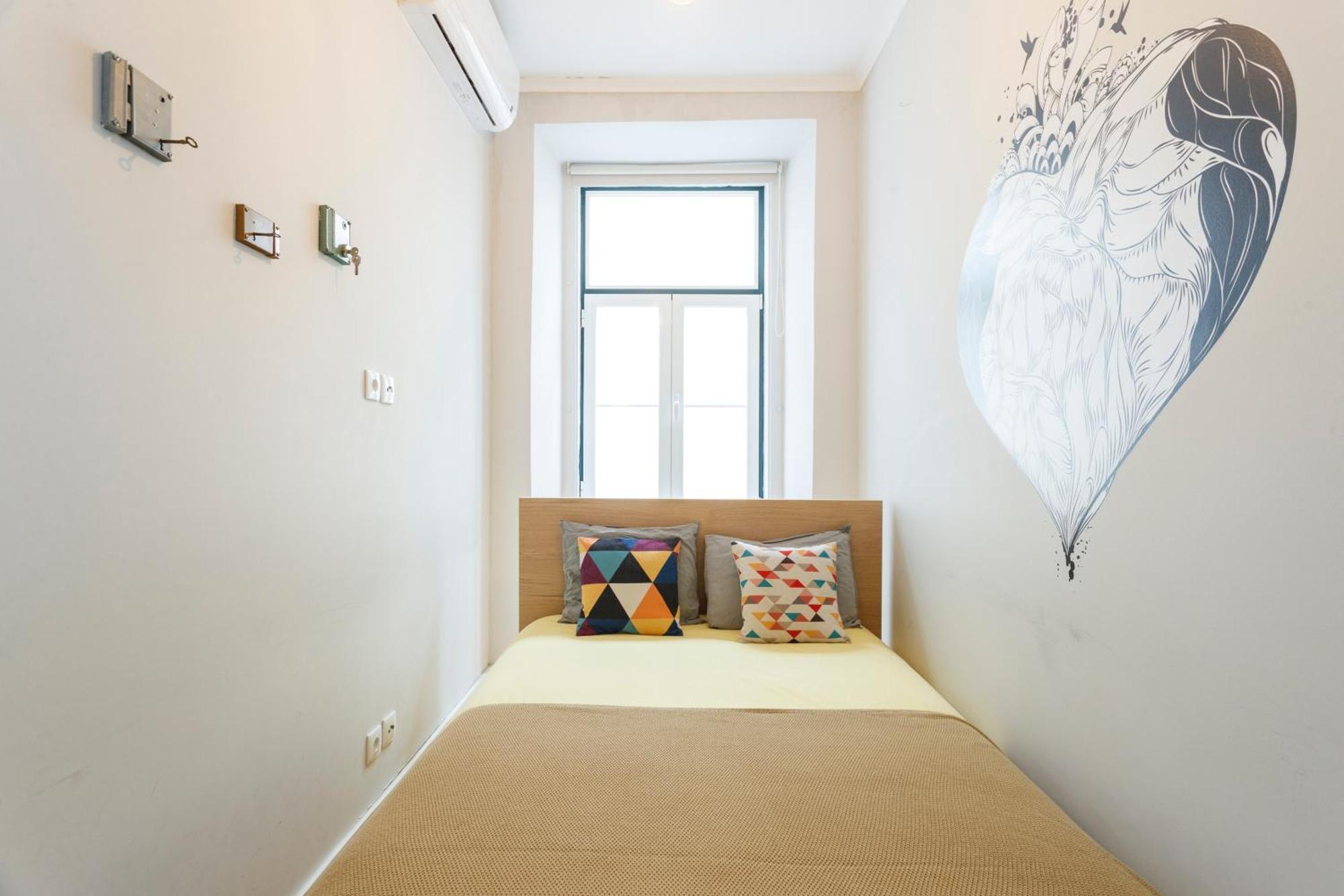 Pleasant Bedrooms In Shared House In The Center Of Praca Da Figueira Lissabon