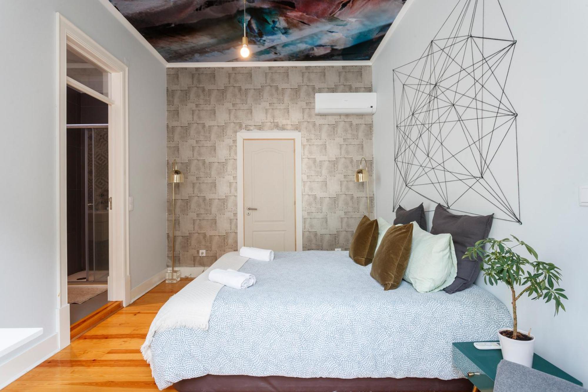 Pleasant Bedrooms In Shared House In The Center Of Praca Da Figueira * Lissabon