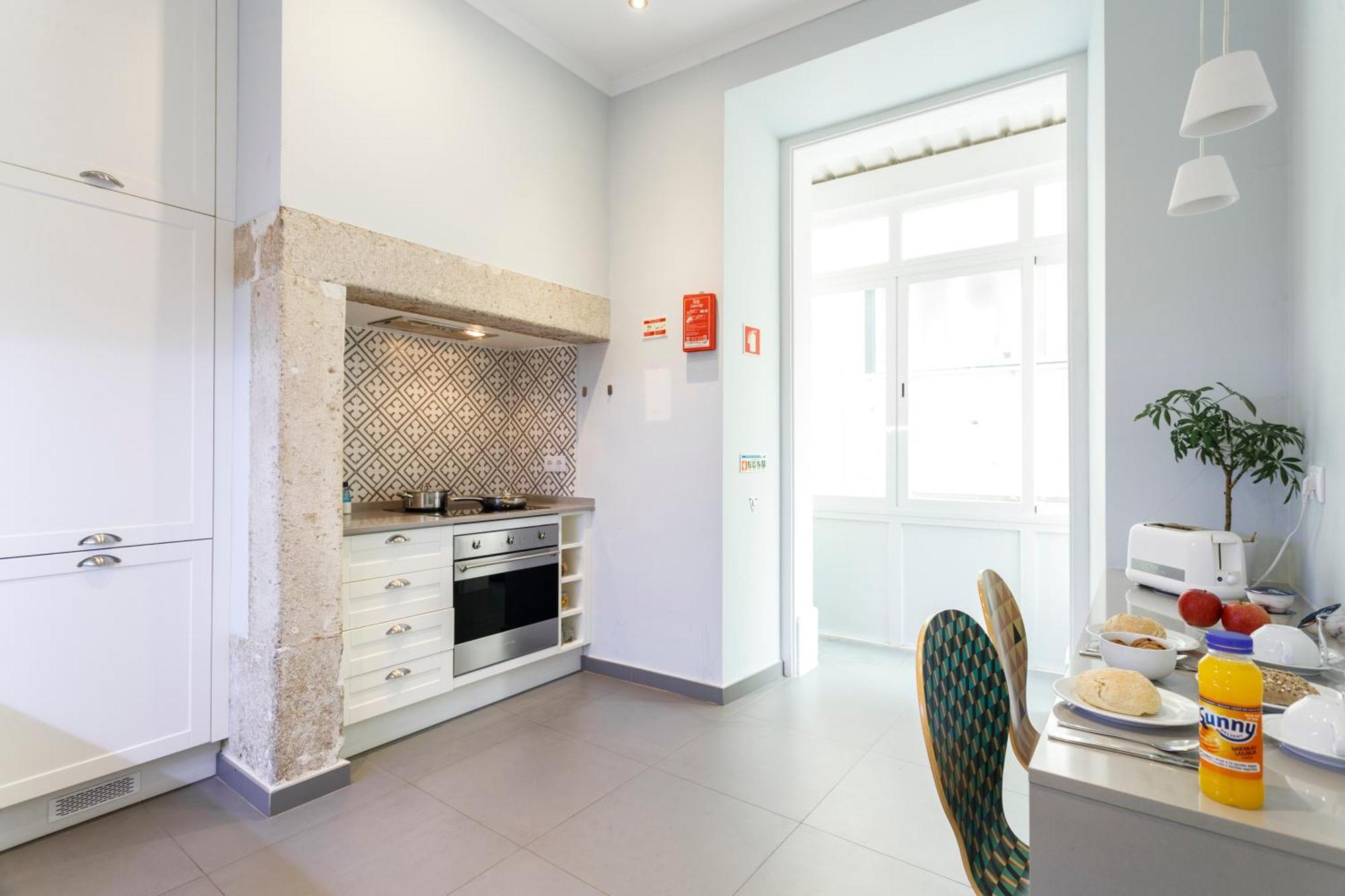 Pleasant Bedrooms In Shared House In The Center Of Praca Da Figueira Lissabon